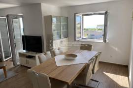 Primošten/Dvoetažni stan sa prekrasnim pogledom, Primosten