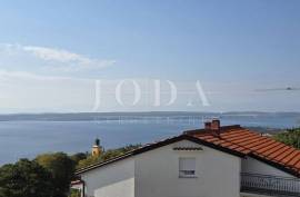 Dramalj, lijepi stan sa balkonom i pogledom na more, Crikvenica