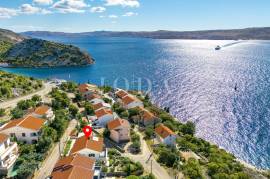 Prizna kuća blizu mora, 220 , Senj