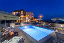 Seget Vranjica – Apartmanska kuća s bazenom i jacuzzijem, 258 , Seget