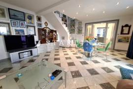 KUĆA, PRODAJA, ZAGREB, MAKSIMIR, 199 m2 + 162 m2 OKUĆNICE, 6-sobna, 199 , Maksimir