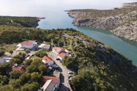 Klenovica kuća sa tri jedinice, 130 , Novi Vinodolski