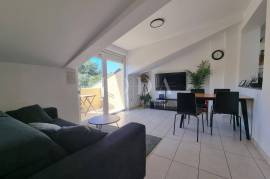 Stan prvi red do mora sa dva balkon, Crikvenica