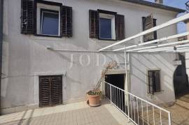 Crikvenica-kuća za adaptaciju s pogledom na more, 110 , Crikvenica