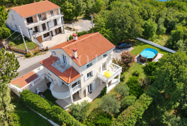 Crikvenica - zaleđe, kuća sa tri stana na rubu zelenog pojasa, 278 , Vinodolska Općina