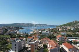 Seget Vranjica/Three-room apartment 80 m from the sea, 90 , Seget