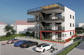 Okrug/Novoizgrađeni apartman 200 m od mora, 76 , Trogir