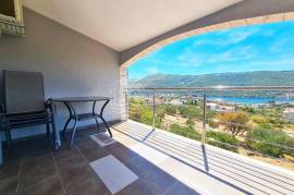 Kuća u Grebaštici sa 6 apartmana i pogledom na more, 248 , Šibenik