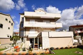 Apartmanska kuća u Brodarici za turizam, 400 , Šibenik