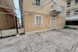 Novi Vinodolski, stambeno-poslovni objekt u centru grada, 173 , Prodaja, Novi Vinodolski