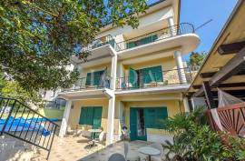 CRIKVENICA - Pansion s restoranom, 30 metara od mora, 400 , Crikvenica