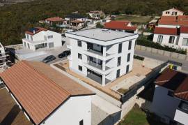 Kuća sa tri stana i bazenom, 334 , Bakar