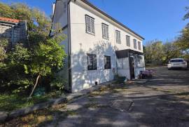 NOVI VINODOLSKI, zaleđe, dvije kuće sa velikom okućnicom, 212 , Novi Vinodolski