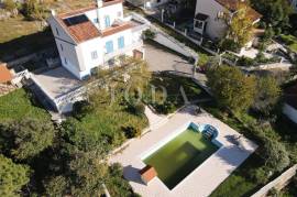 Kuća s bazenom i dvije garaže, 400 , Crikvenica