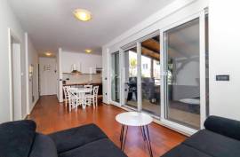 Dramalj – stan s ograđenom natkrivenom terasom, Crikvenica