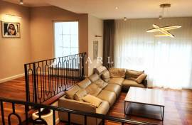 VILA S BAZENOM, PRODAJA, ZAGREB, REMETE, 1360 M2, 440 , Maksimir