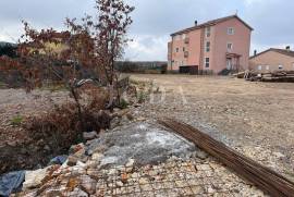 Viškovo – građevinsko zemljište 860 m² s građevinskom dozvolom, 860 , Viškovo